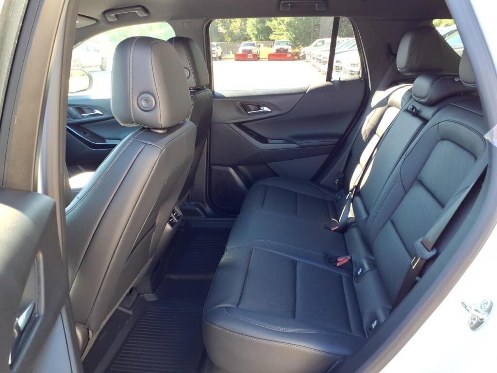 2027 Chevrolet Equinox LT - Photo 6