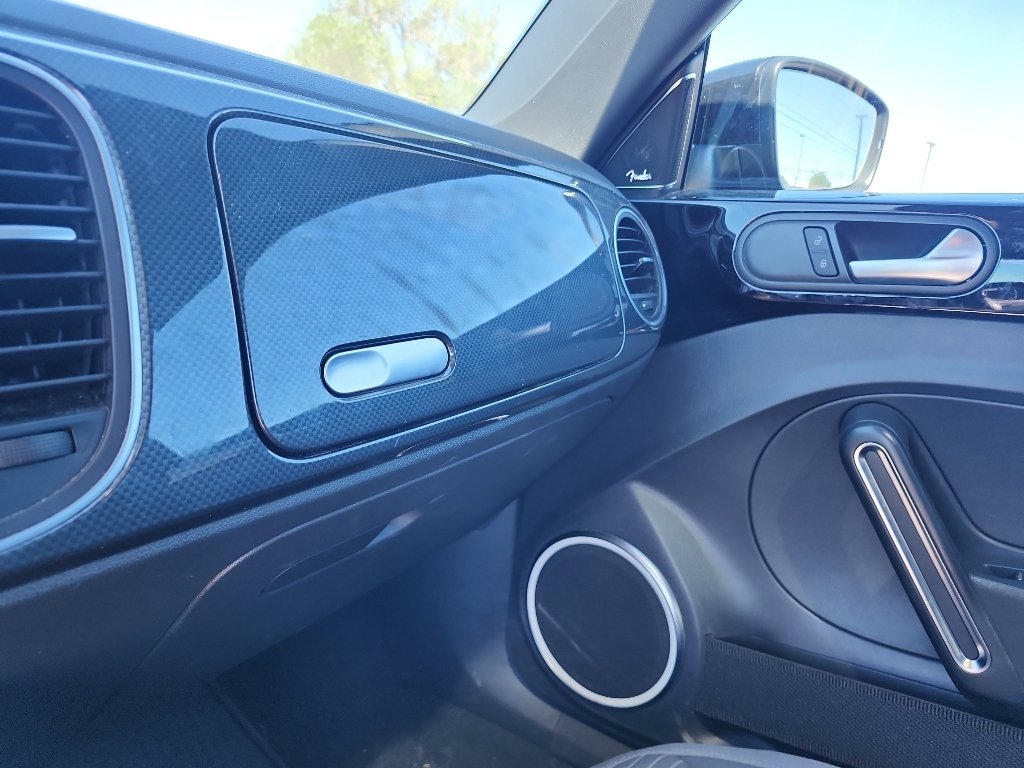 Used 2014  Volkswagen R-Line image 27