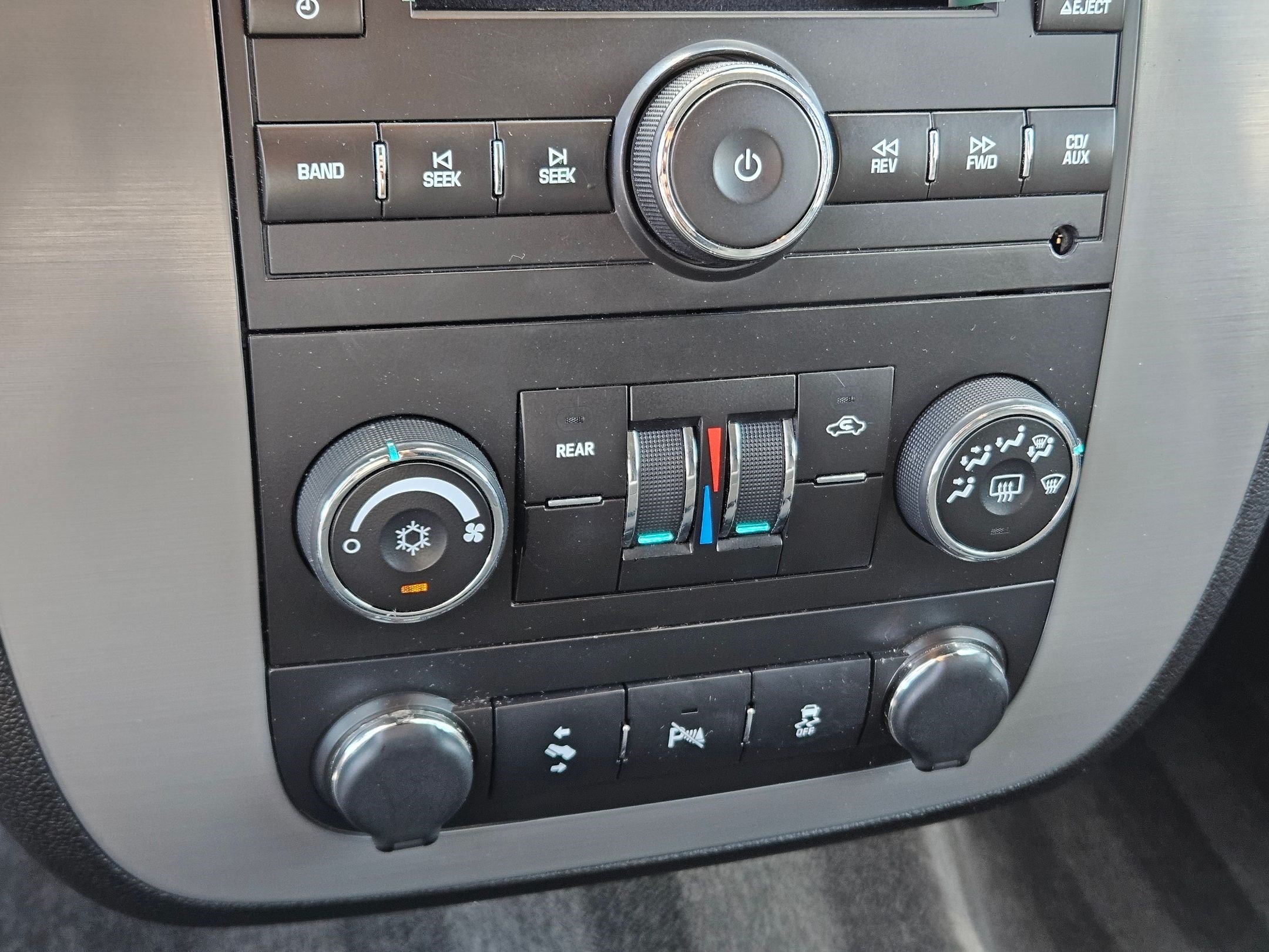 Used 2012 Summit White Chevrolet Commercial image 23