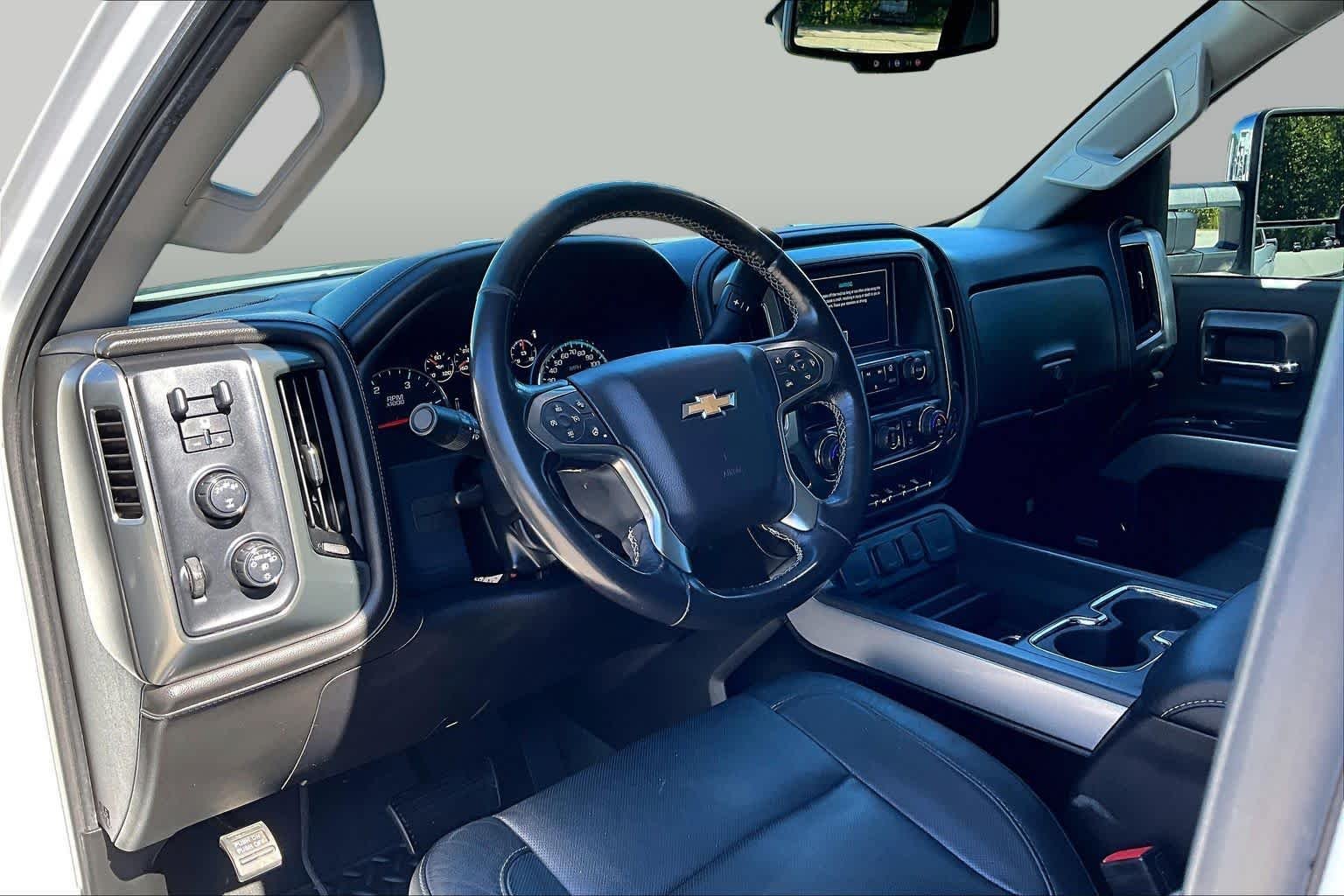 Used 2019 Summit White Chevrolet LTZ image 18