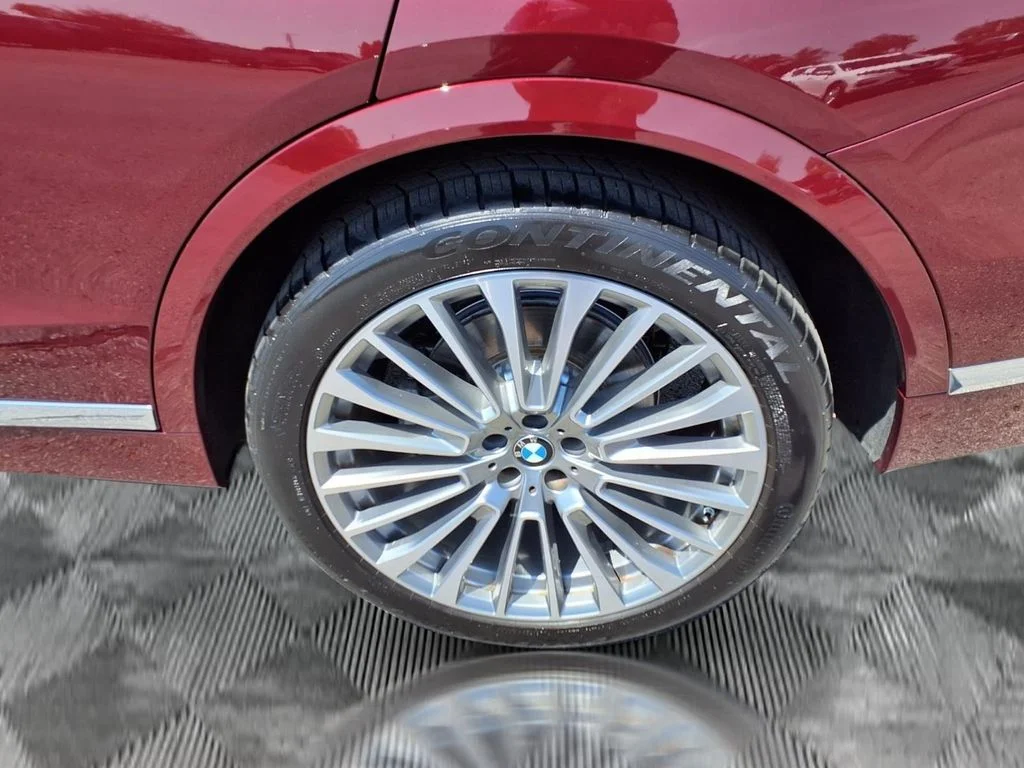 Used 2024 Red BMW xDrive40i image 27