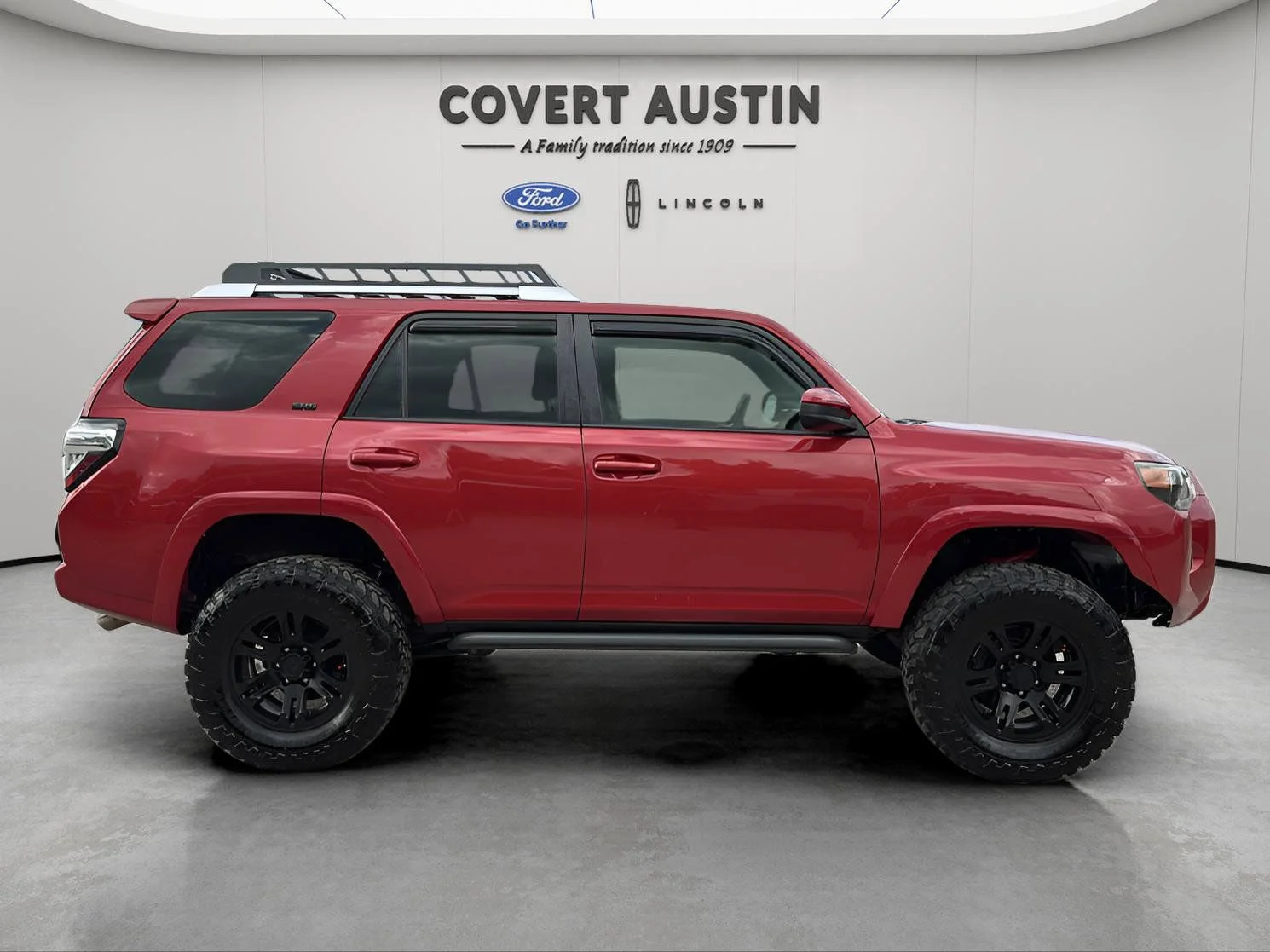 Used 2016 Red Toyota SR5 image 5