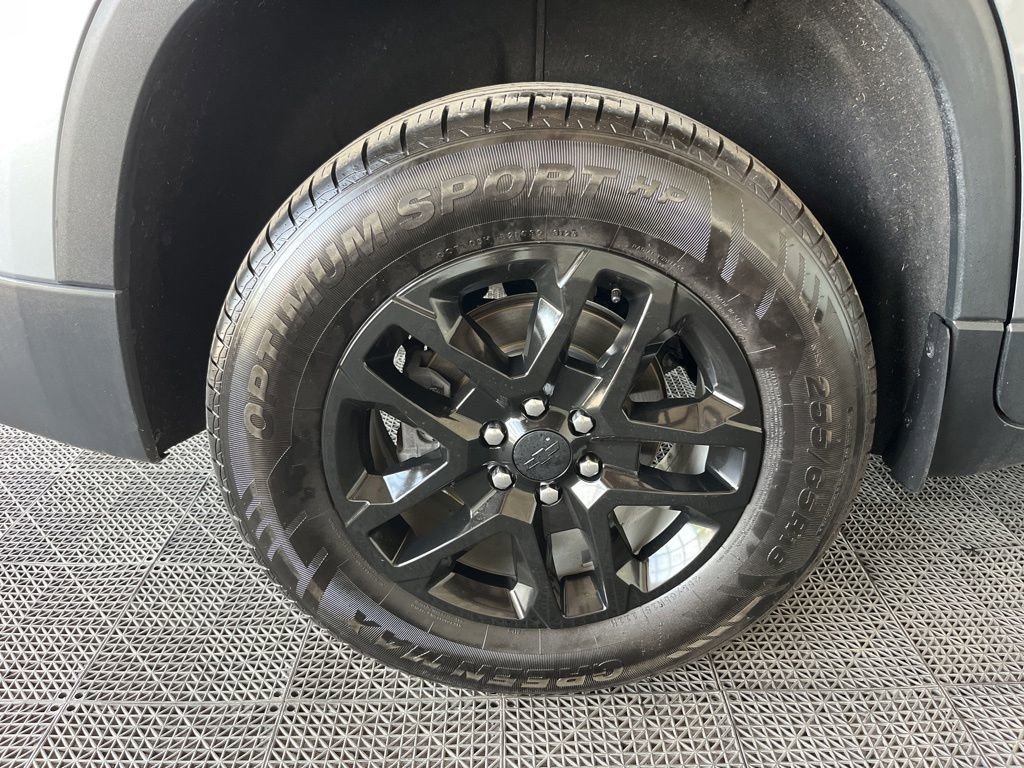 Used 2021 Satin Steel Metallic Chevrolet LT Cloth image 23