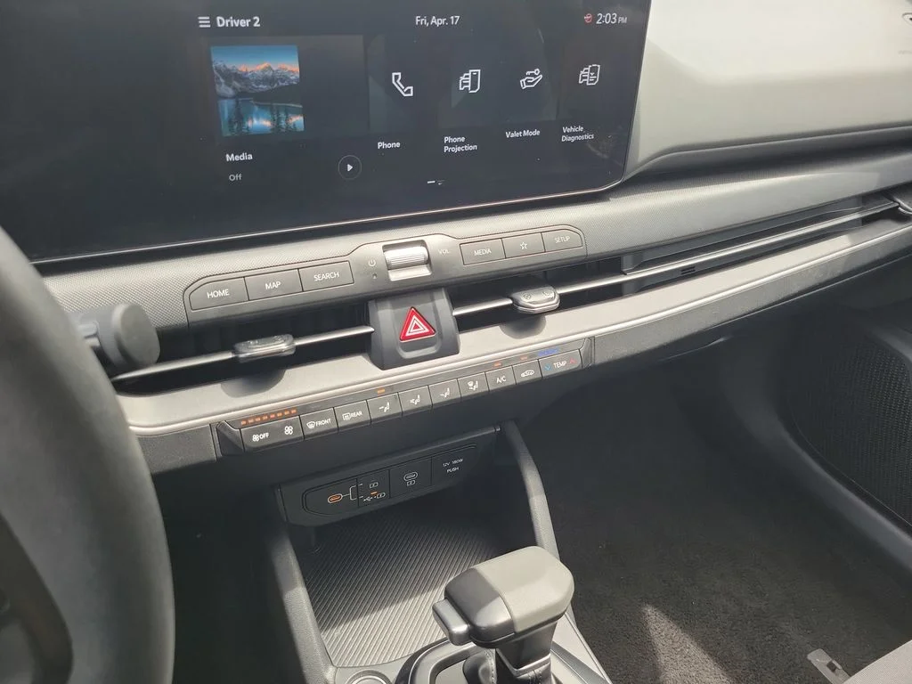 2025 Kia K4 LXS - Photo 28