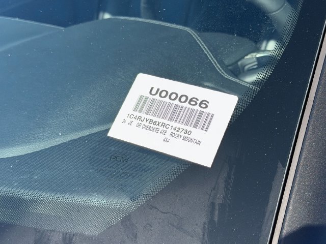 Used 2024  Jeep 4xe image 13