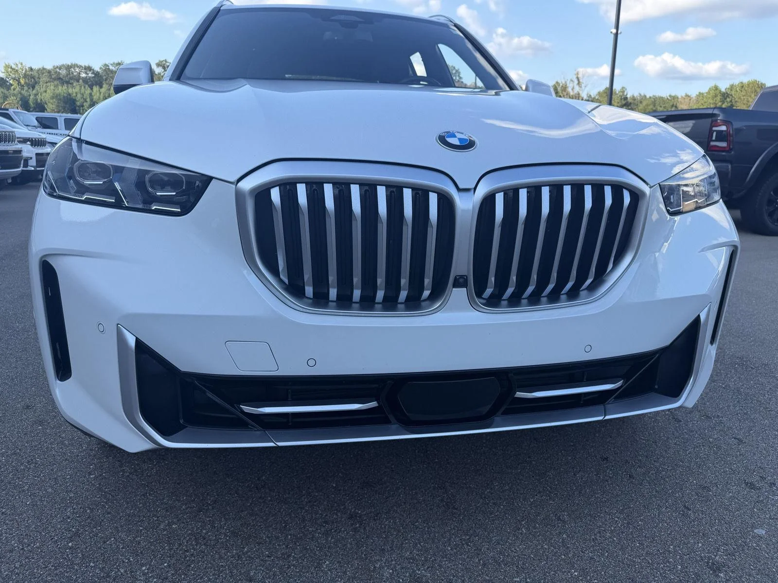 Used 2024 Mineral White Metallic BMW xDrive40i image 25