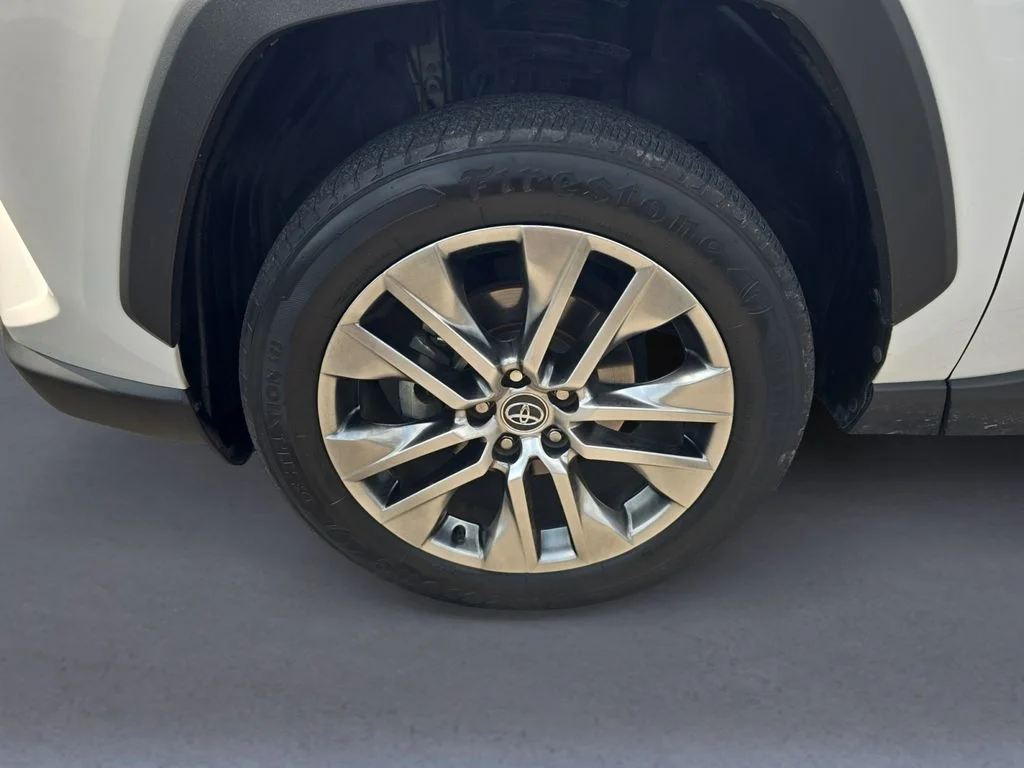 Used 2020 Super White Toyota XLE Premium image 10