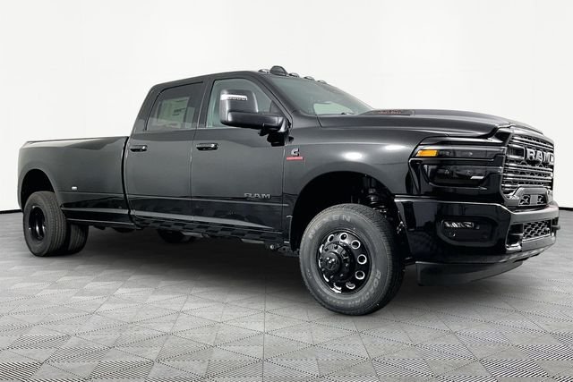 New 2026 Diamond Black Crystal Pearl-Coat Exterior Paint RAM Laramie image 2