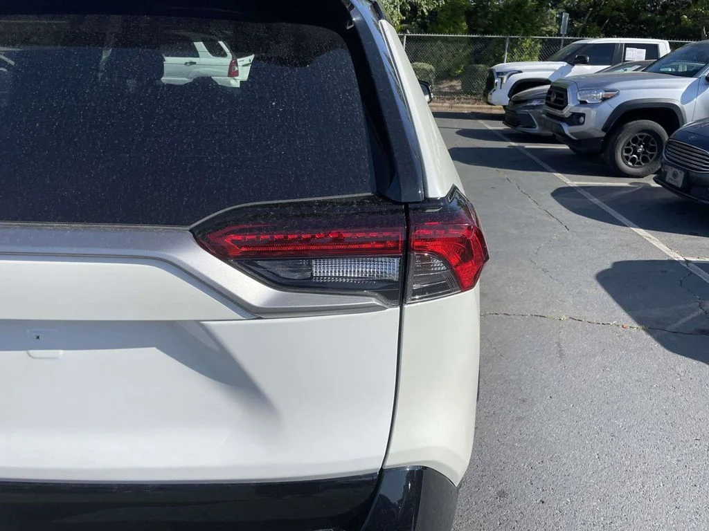 2022 Toyota RAV4 XSE - Photo 18