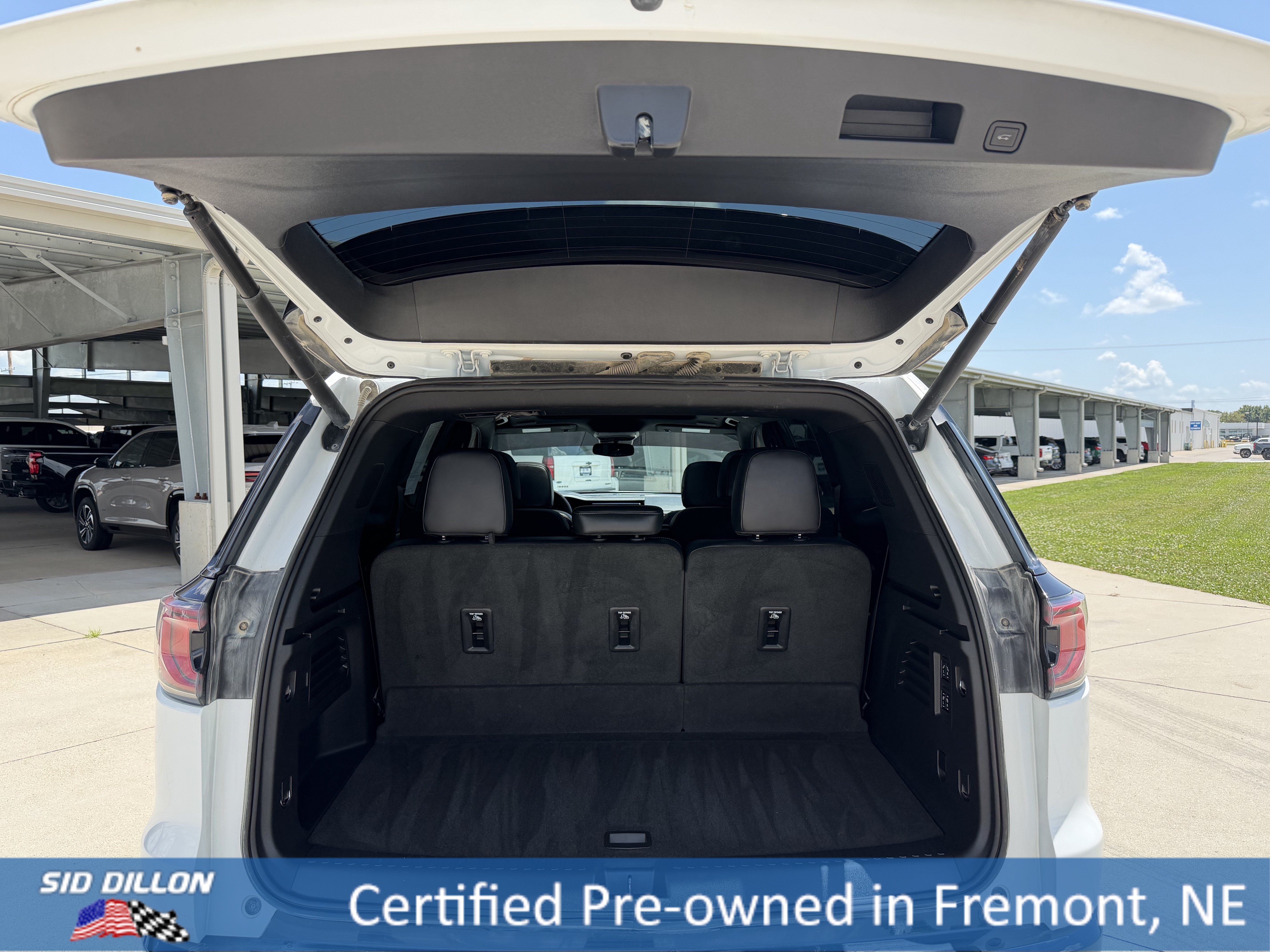 Used 2024 Summit White GMC AWD Denali image 13