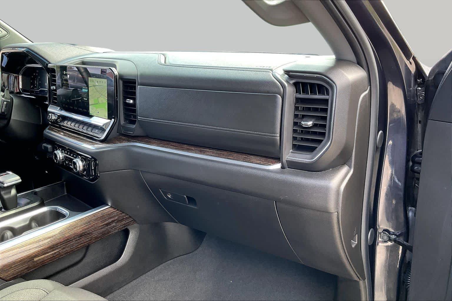Used 2025 Downpour Metallic GMC Elevation image 18
