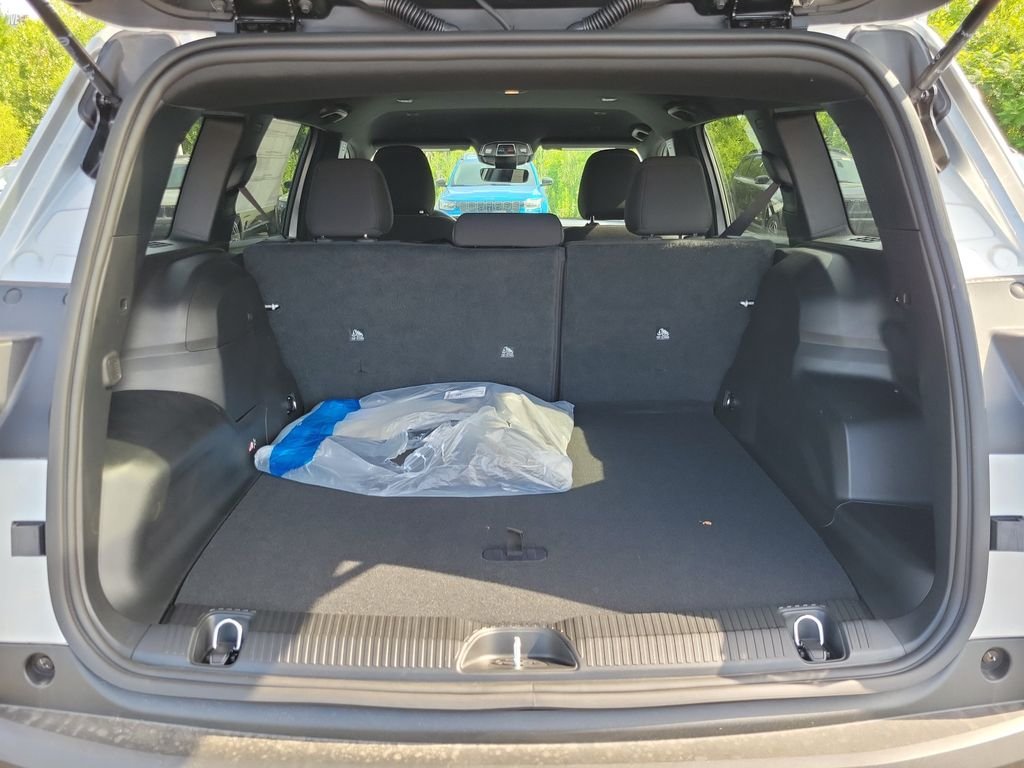 New 2026 Silver Zynith Clearcoat Jeep Laredo image 9