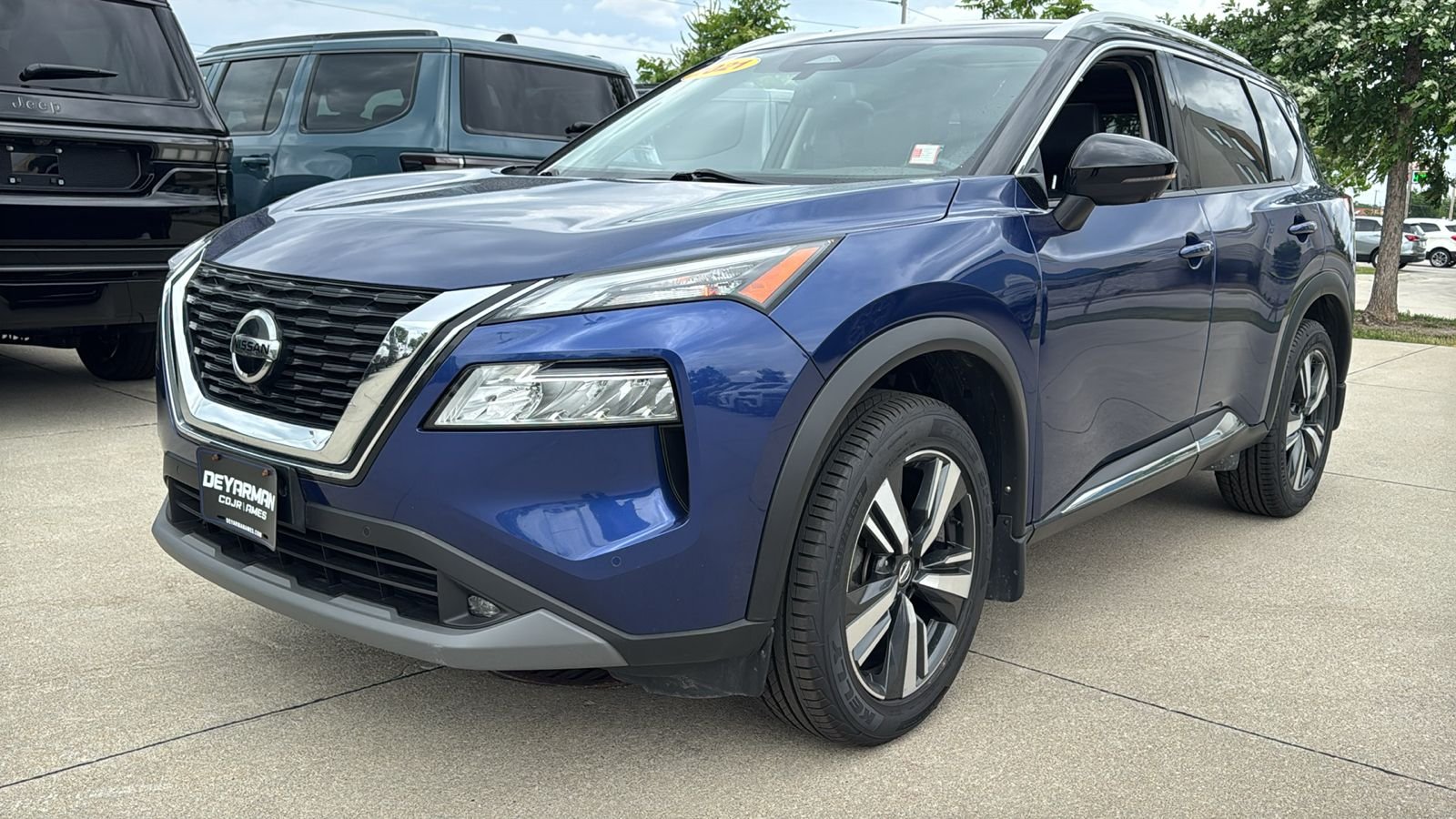 Used 2021 Blue Nissan SL image 5