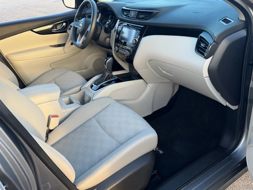 Used 2020 Gray Nissan SV image 18