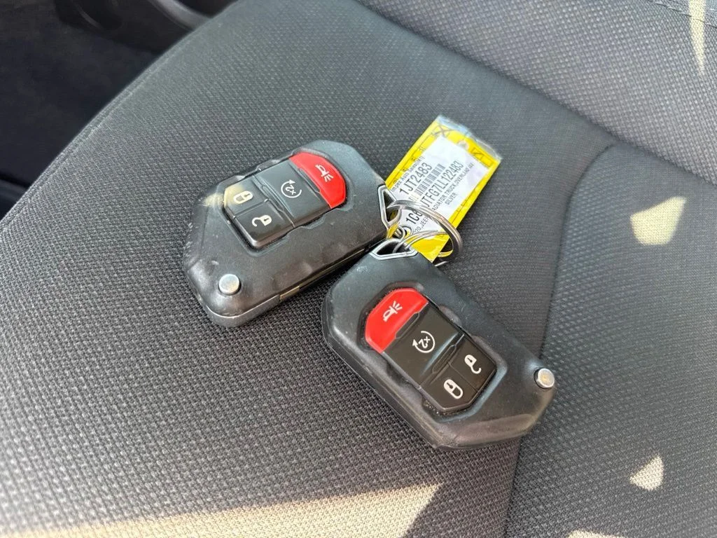 Used 2020 Silver Jeep Overland image 28