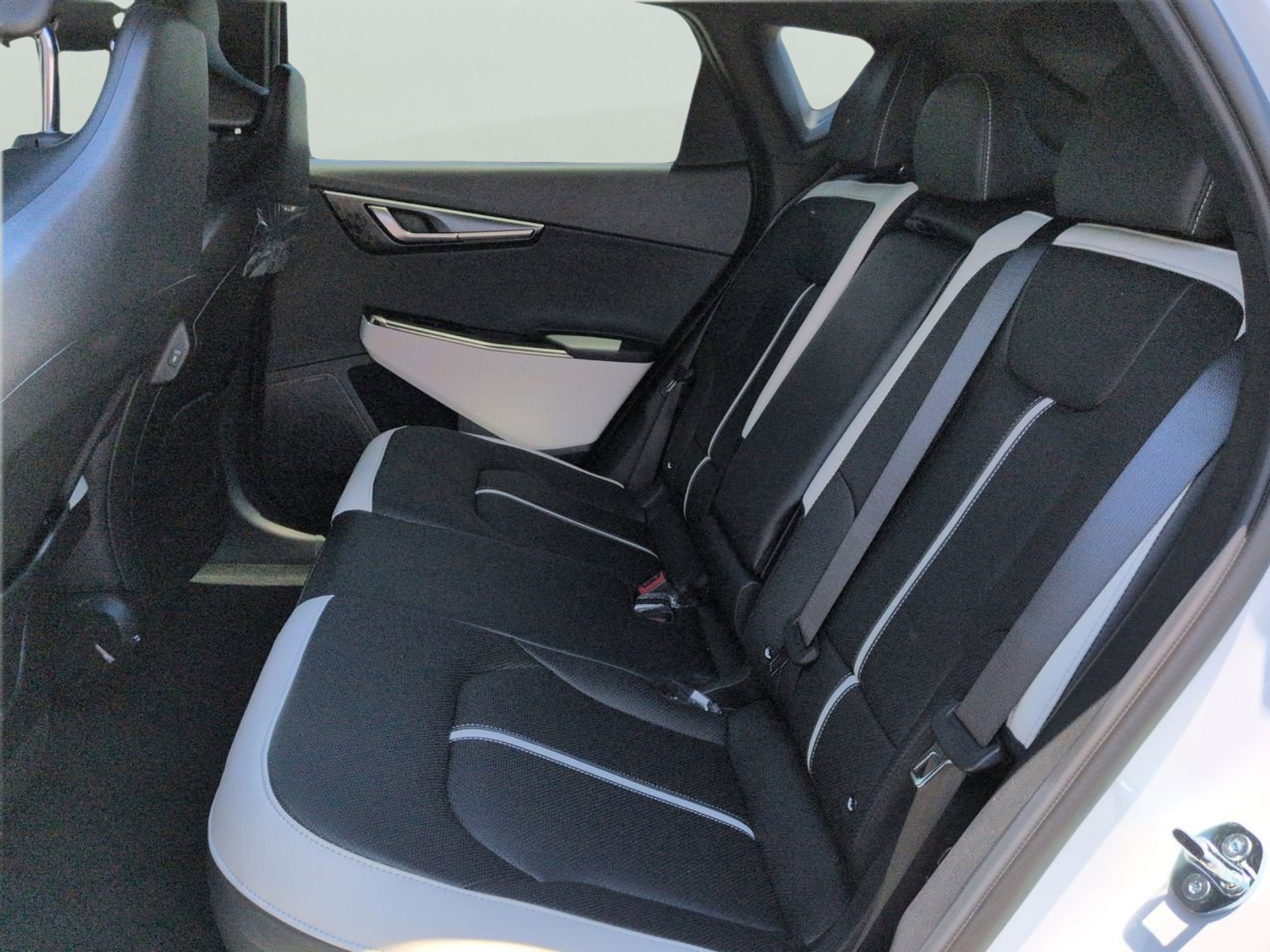 New 2026 Glacier White Pearl/Black Roof Kia GT-Line image 13