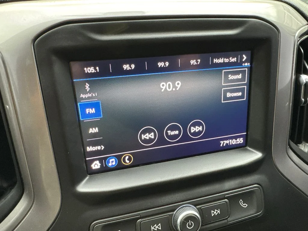 Used 2022 Silver Chevrolet Custom image 60