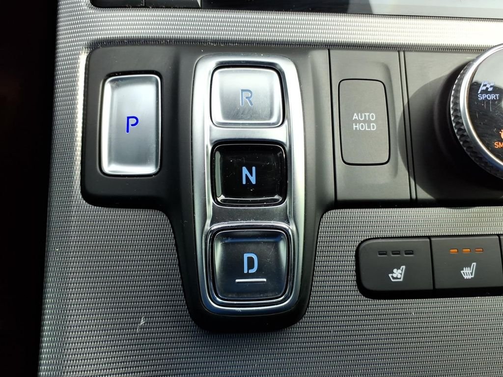 Used 2025 White Hyundai Calligraphy image 19