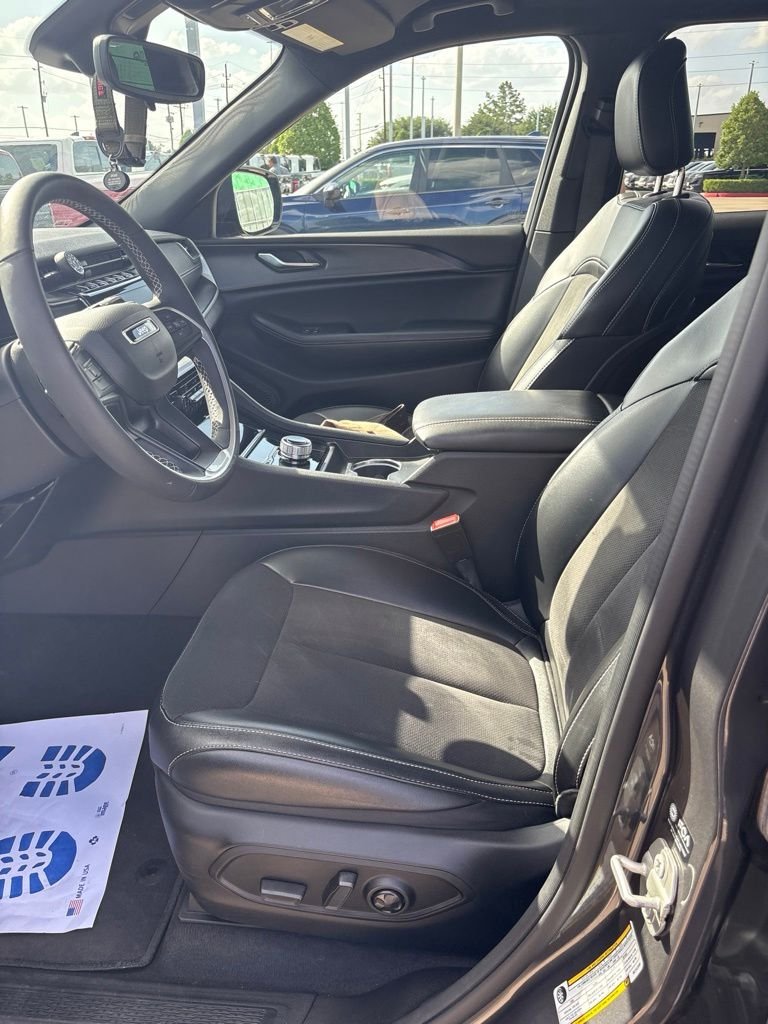 Used 2024 Gray Jeep Altitude image 2