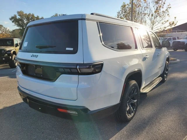 New 2026 Bright White Clear-Coat Exterior Paint Jeep Limited Altitude image 13