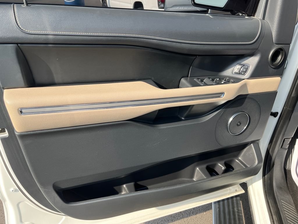 Used 2022 White Ford Limited image 11