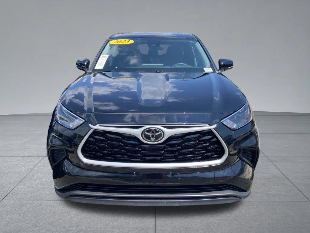 Used 2023 Black Toyota L image 17