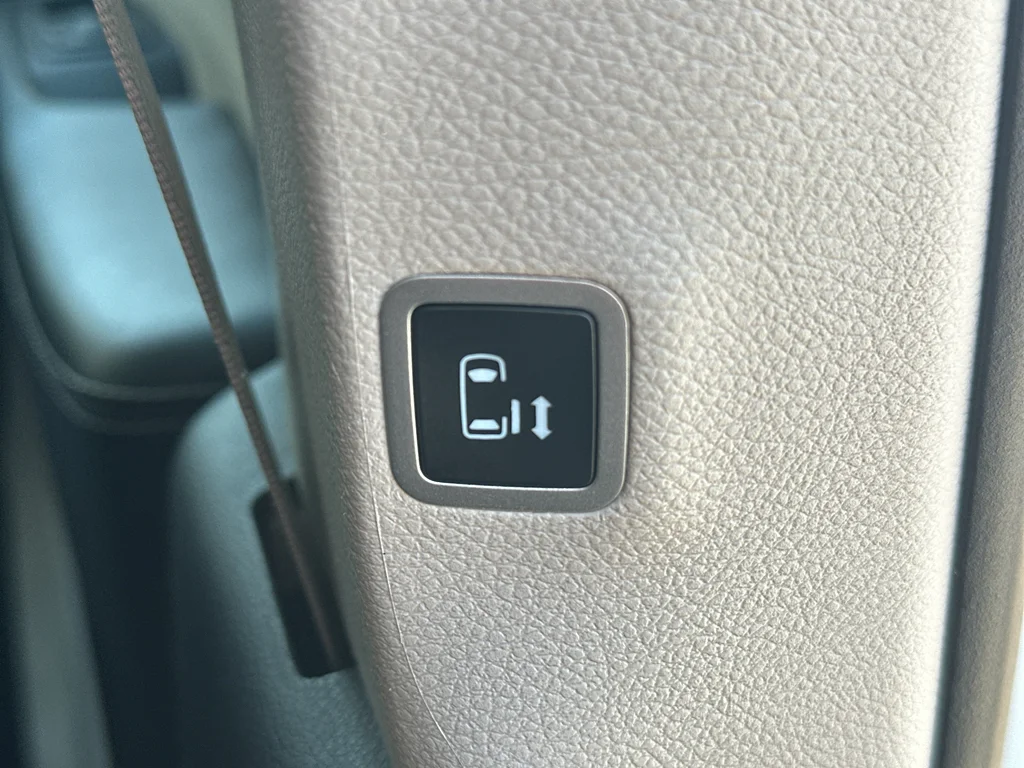 Used 2024 White Chrysler Touring L image 38