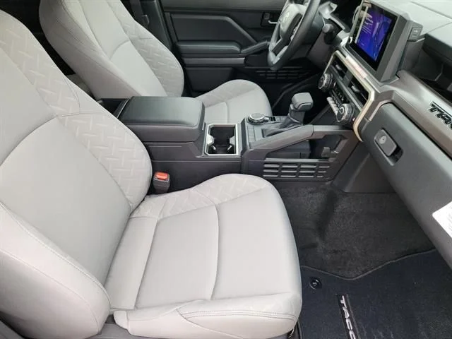 2025 Toyota Tacoma SR5 - Photo 10
