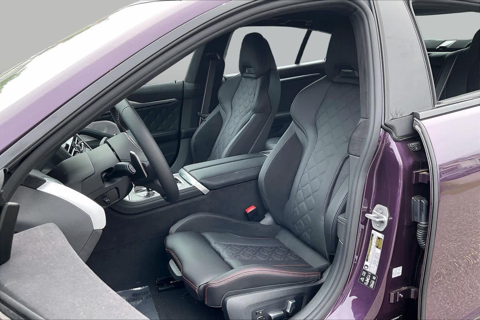 New 2026 Daytona Violet Metallic BMW M850i image 9