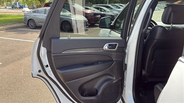 Used 2022 White Jeep Limited image 23