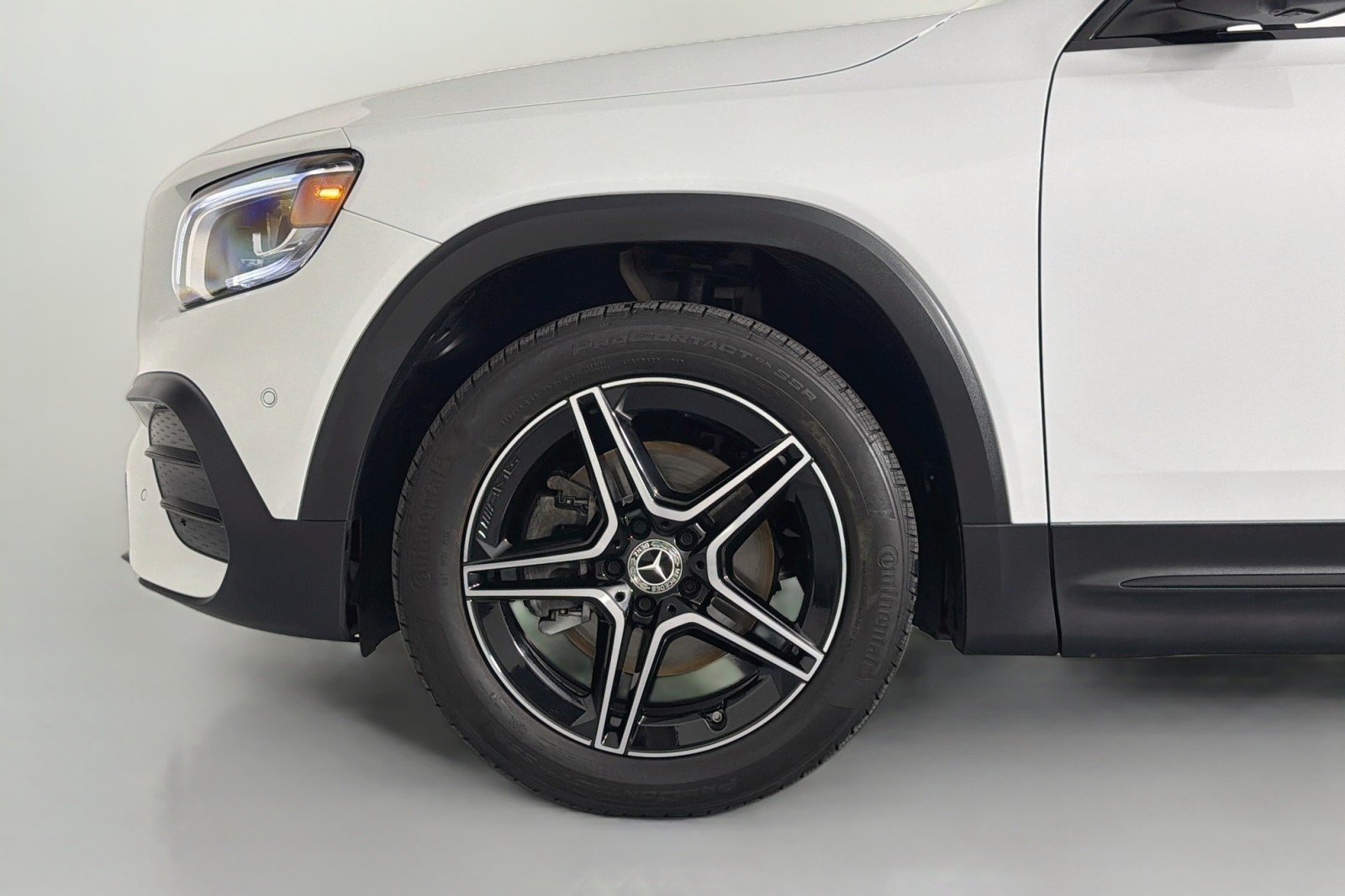 Used 2023 Digital White Metallic Mercedes-Benz 250 image 10