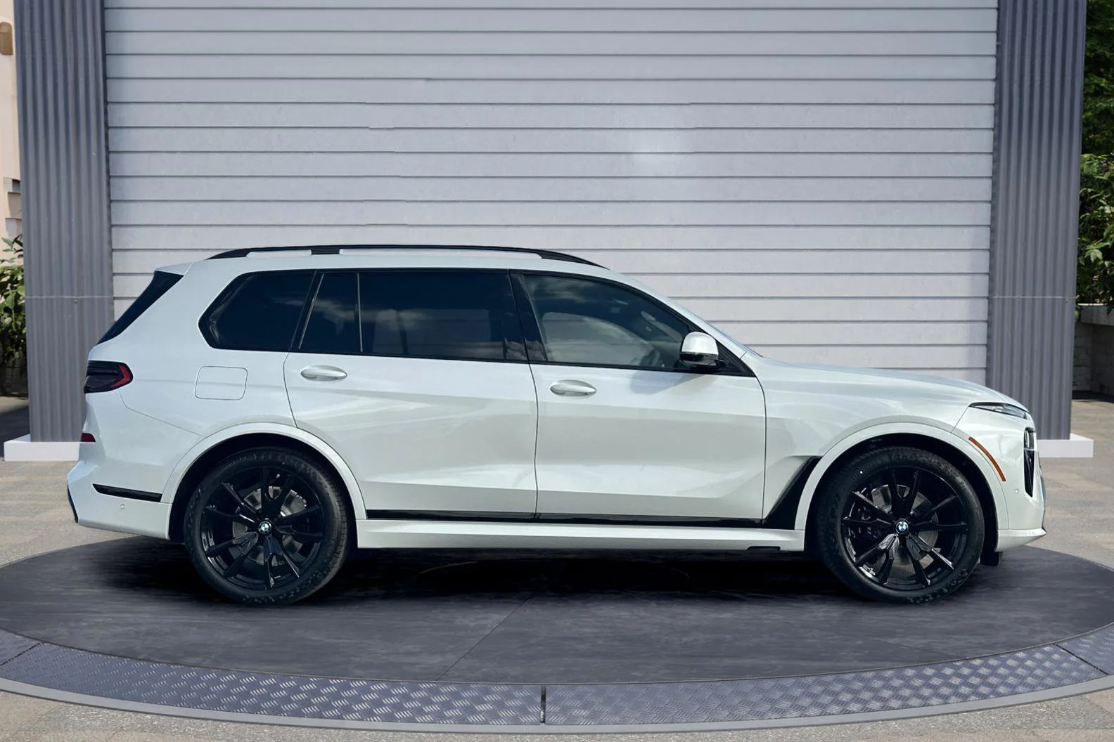 New 2027 Mineral White Metallic BMW xDrive40i image 3