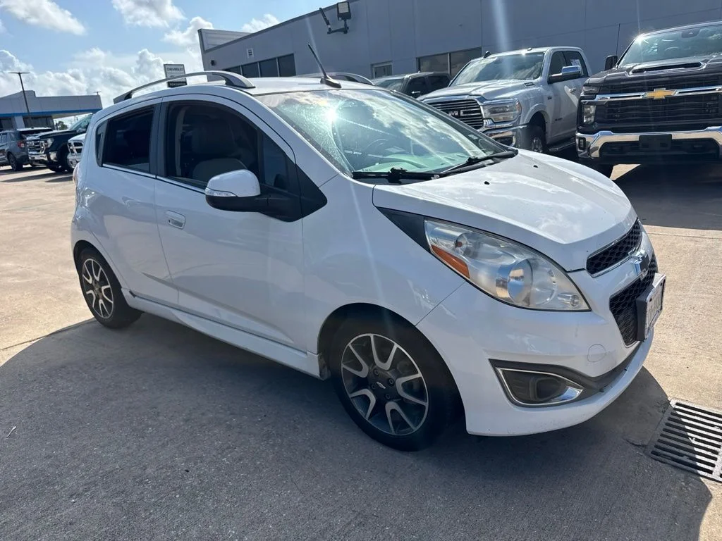 Used 2014 White Chevrolet 2LT image 1