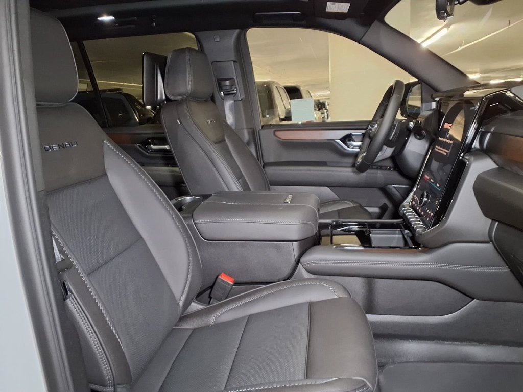 2026 GMC Yukon Denali - Photo 6