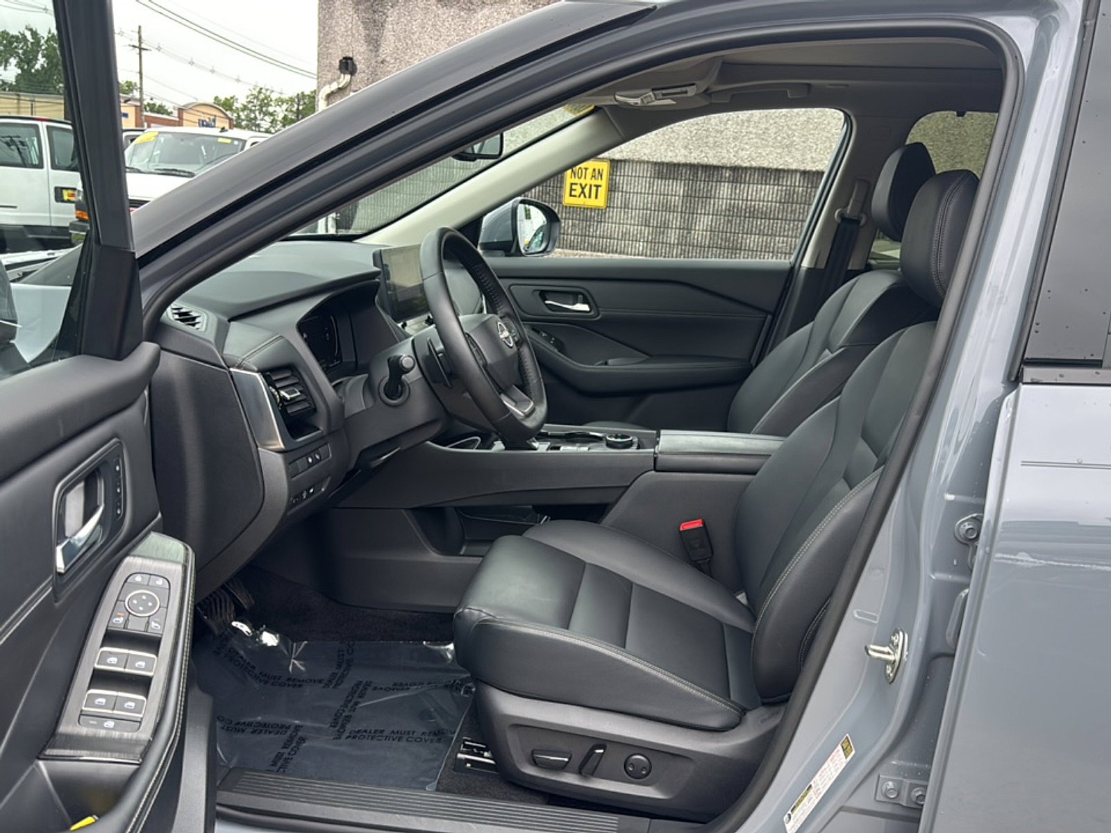 2025 Nissan Rogue SL - Photo 12