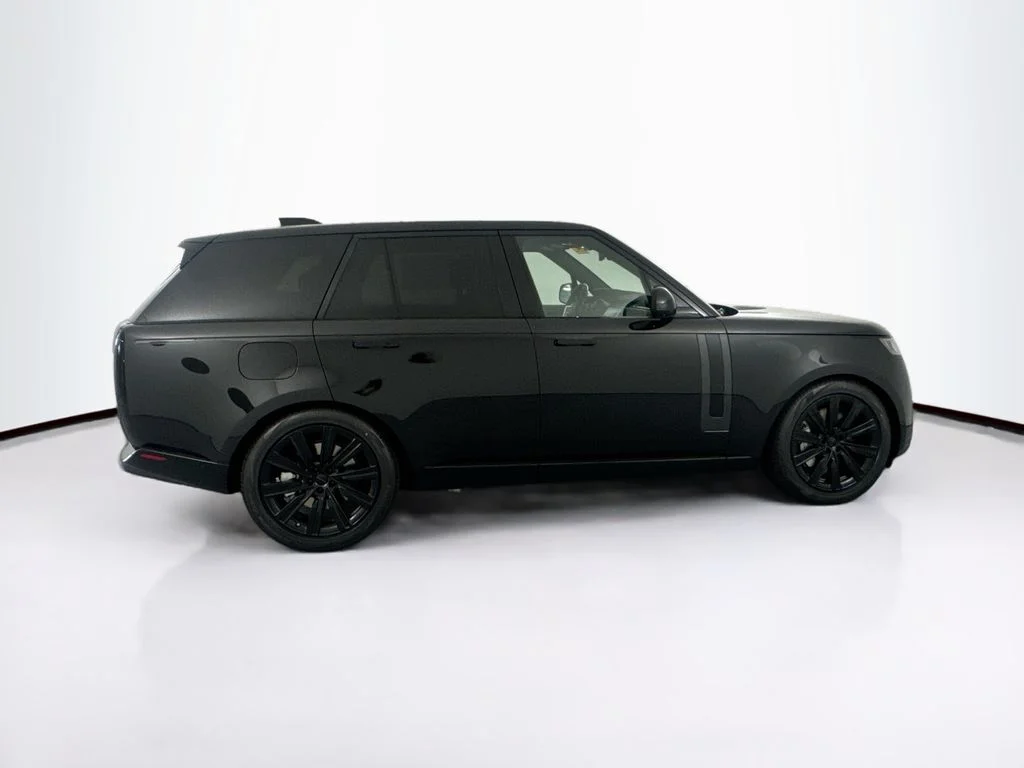 New 2026 Santorini Black Land Rover SE image 4