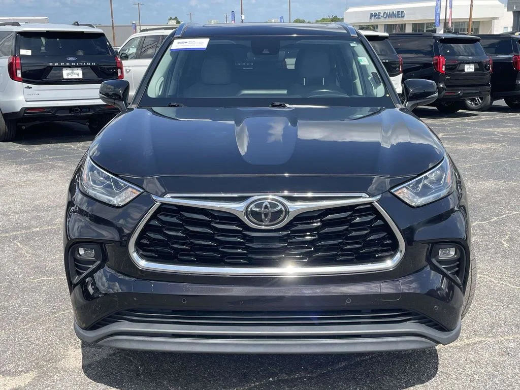 Used 2021 Amber Toyota Limited image 8