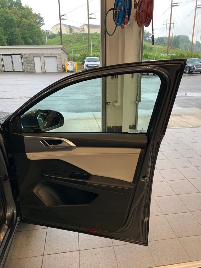 2025 Volkswagen Taos SE - Photo 14