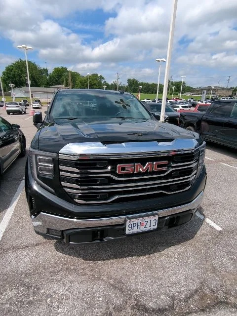 Used 2023 Black GMC SLT image 6
