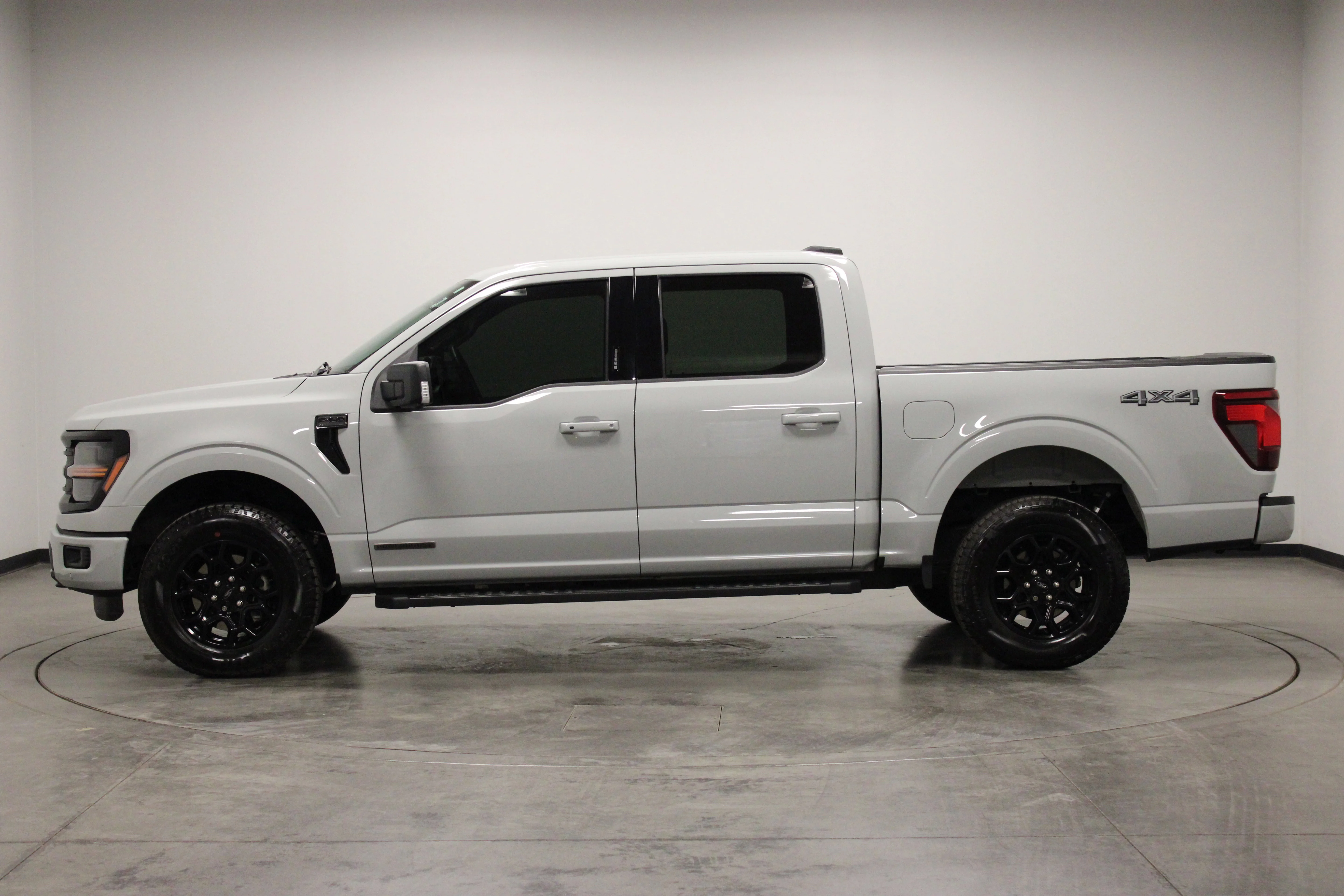 Used 2024 Avalanche Ford XLT image 5