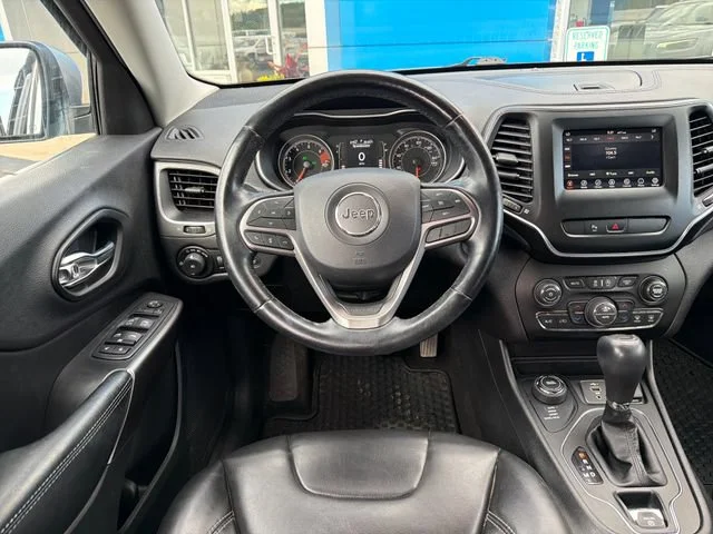 Used 2020 Silver Jeep Latitude Plus 4x4 image 30