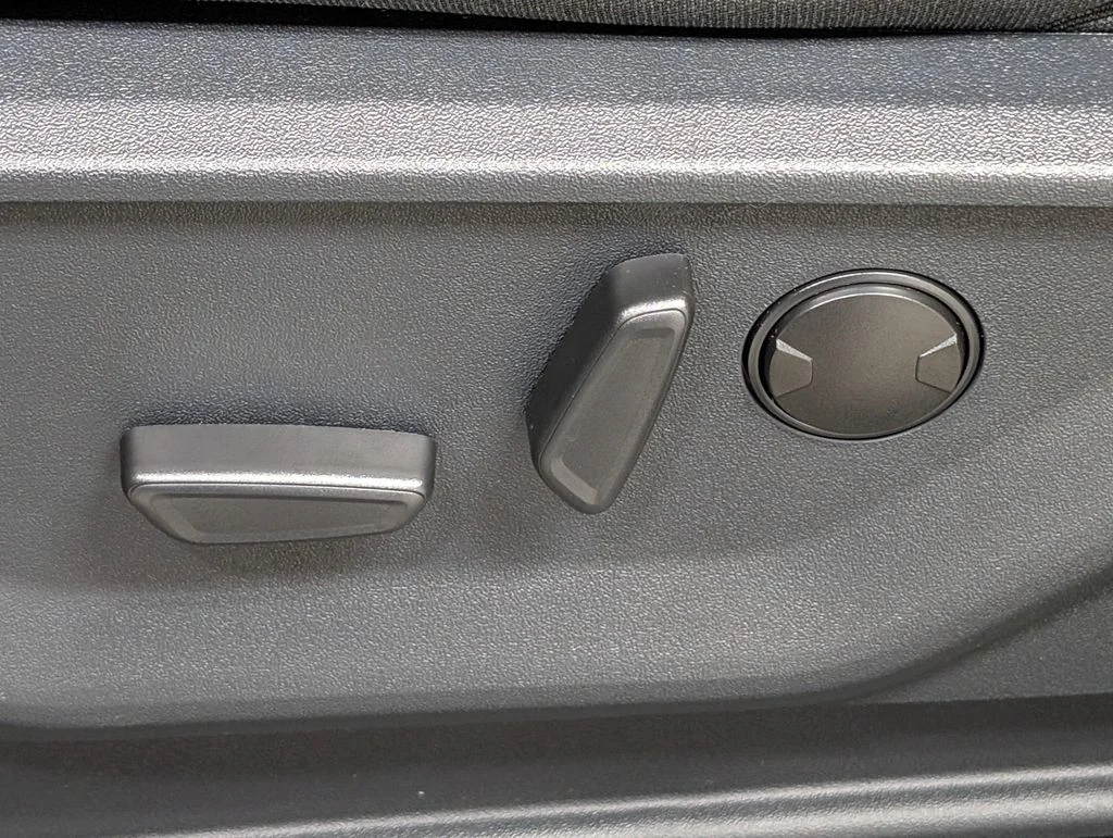 New 2026 Iconic Silver Metallic Ford XLT image 16