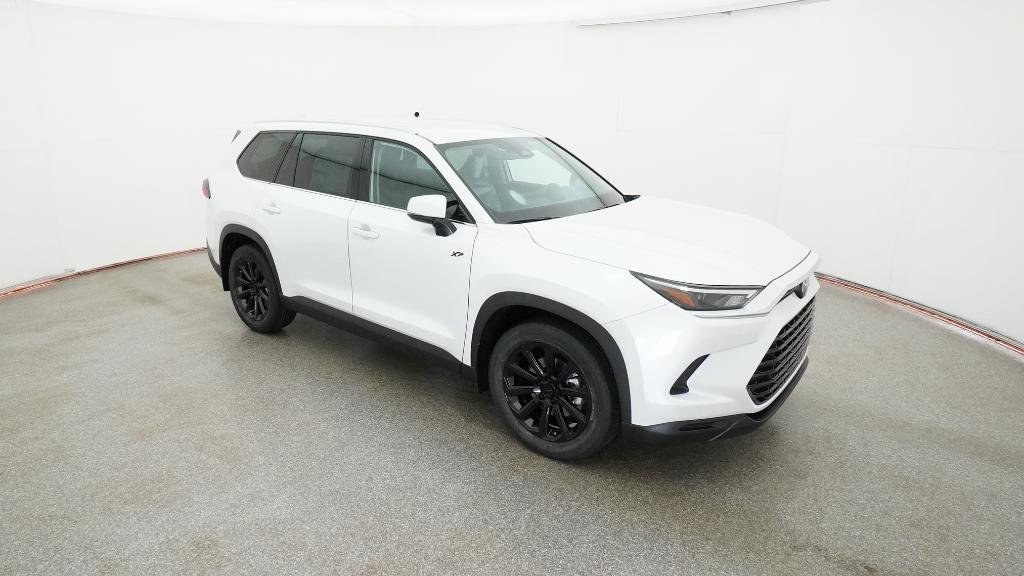 New 2026 Wind Chill Pearl Toyota XLE image 13