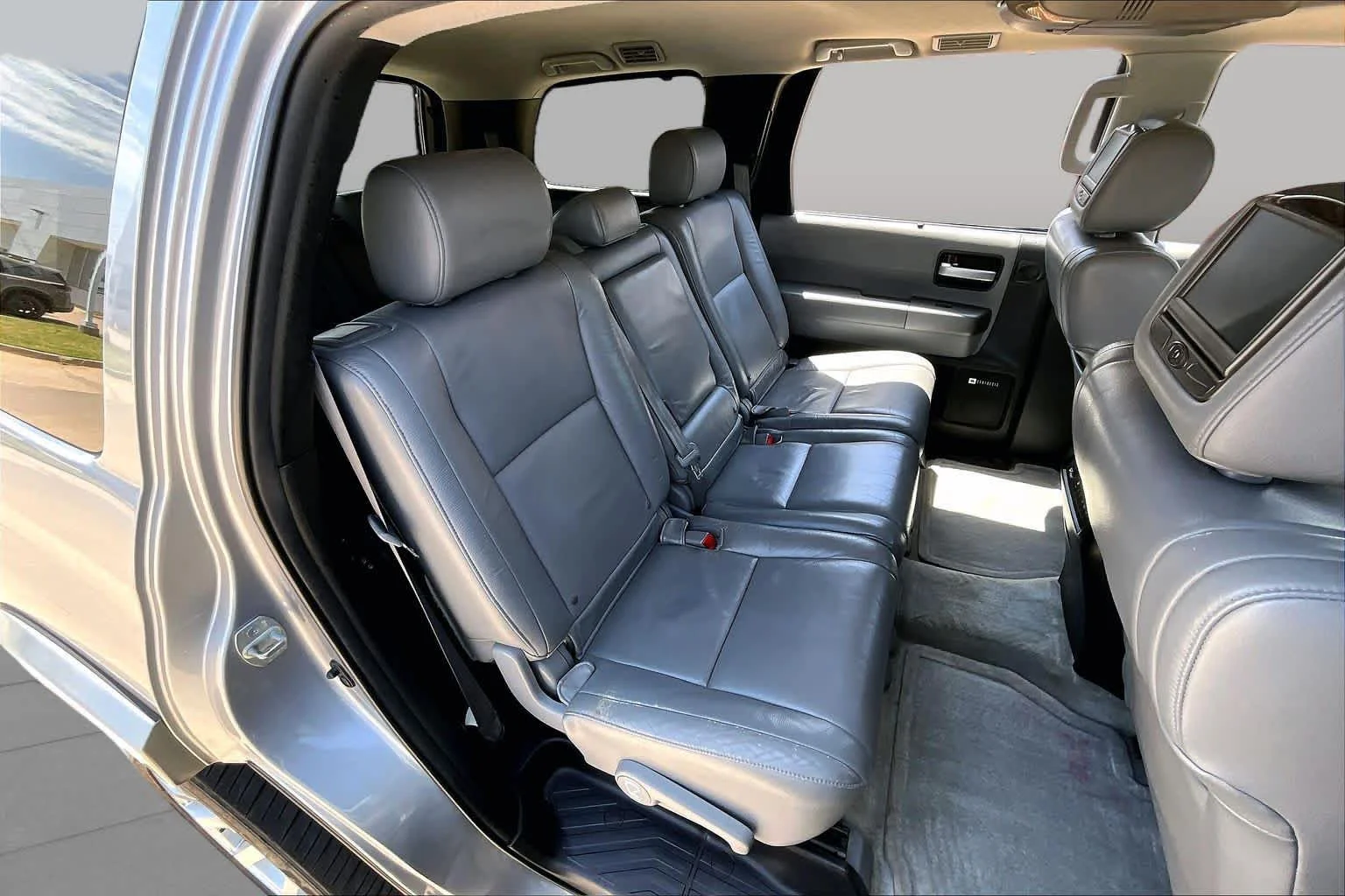 Used 2010 Silver Sky Metallic Toyota Ltd image 19