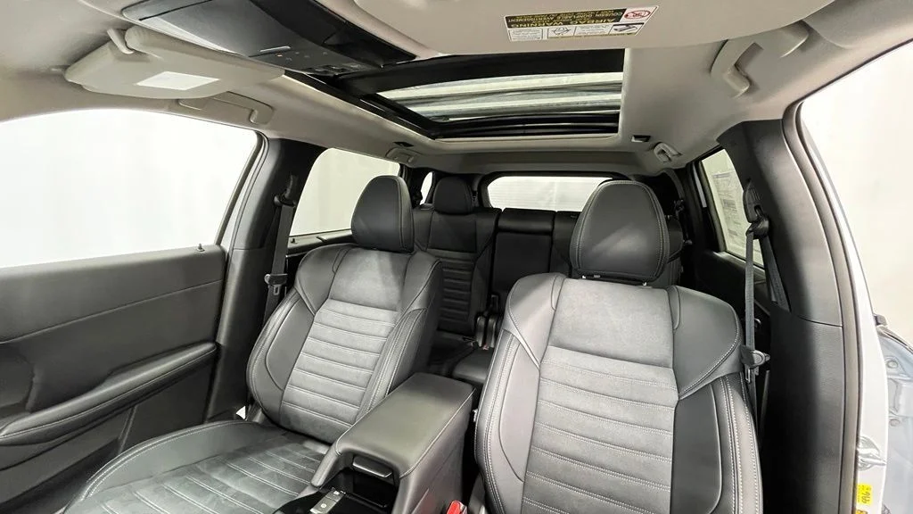 New 2026 White Diamond/Black Roof Mitsubishi TRAIL EDITION S-AWC image 9