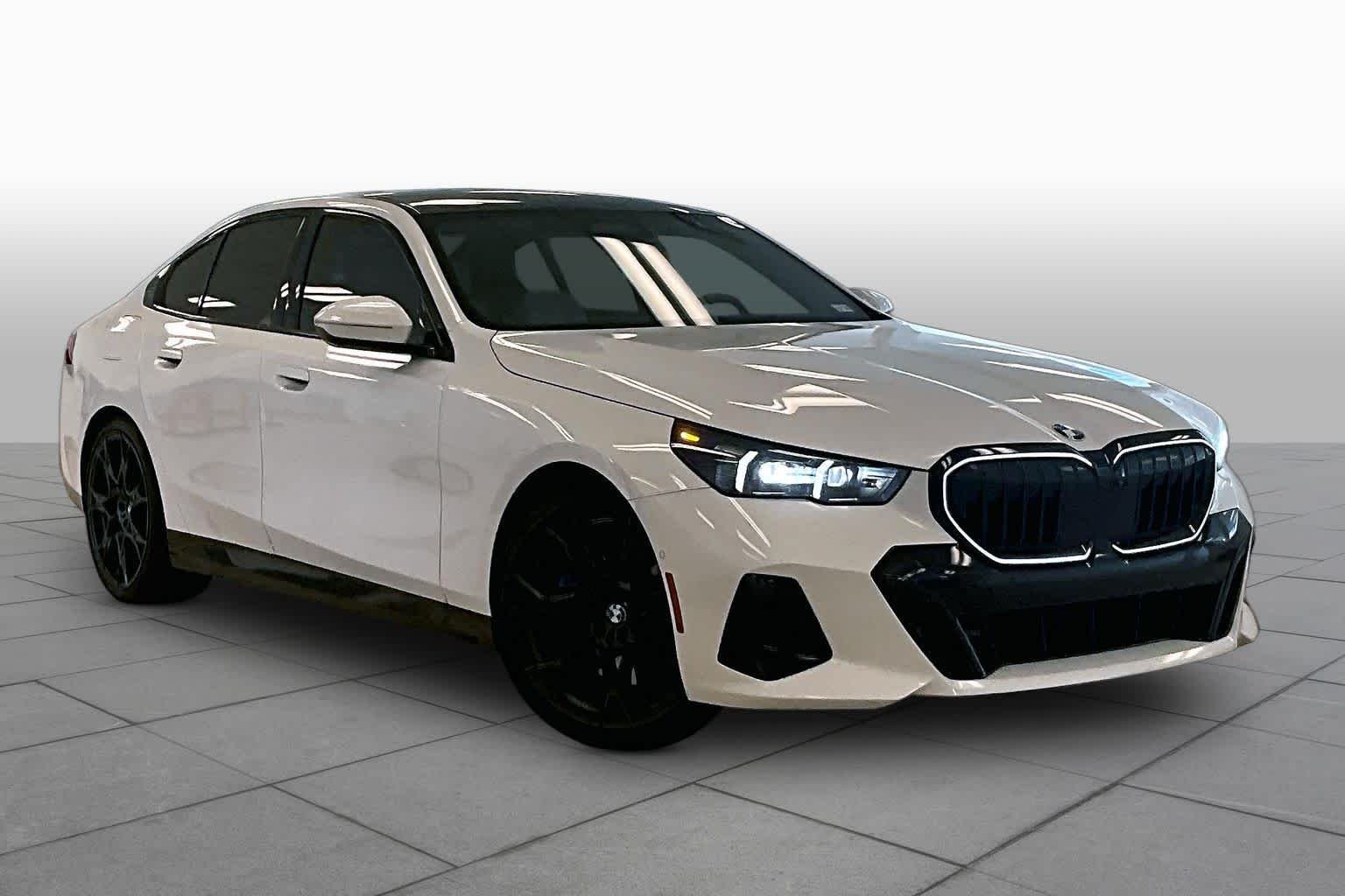 Used 2024 Mineral White Metallic BMW 540i xDrive image 2