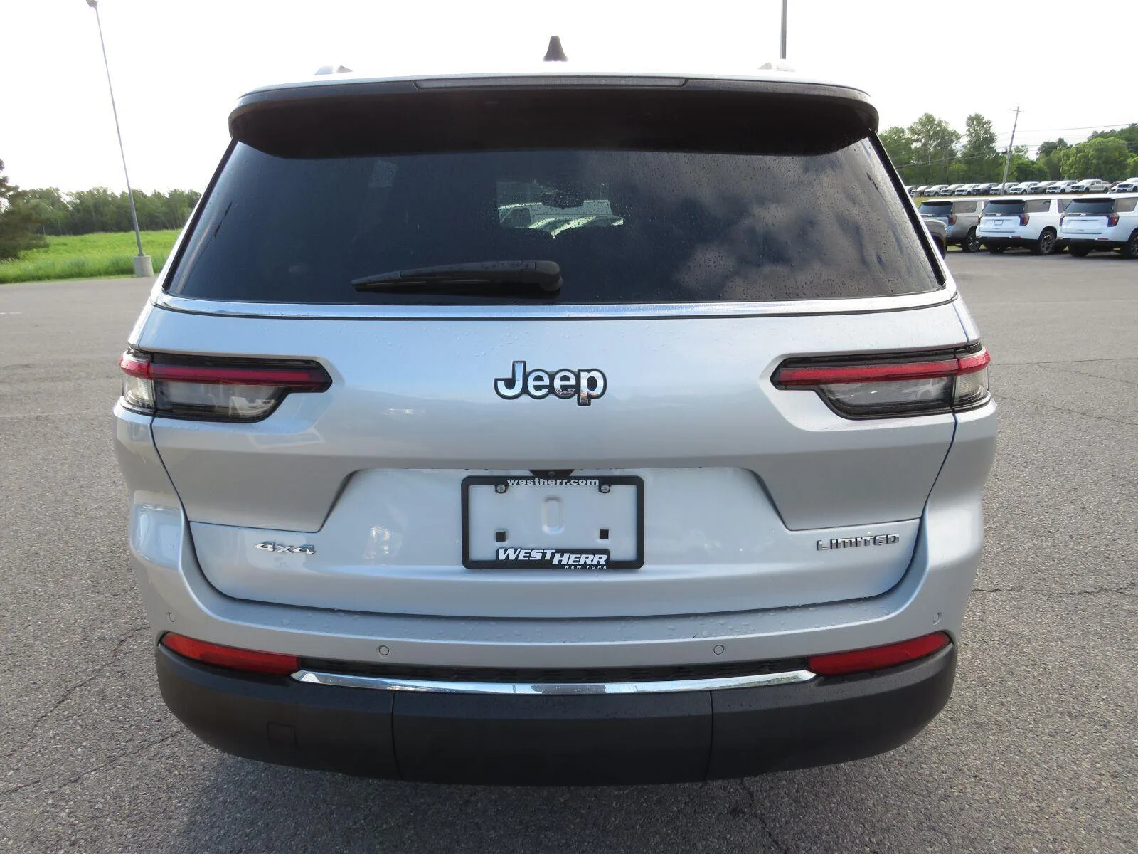 Used 2023 Silver Zynith Jeep Limited image 10
