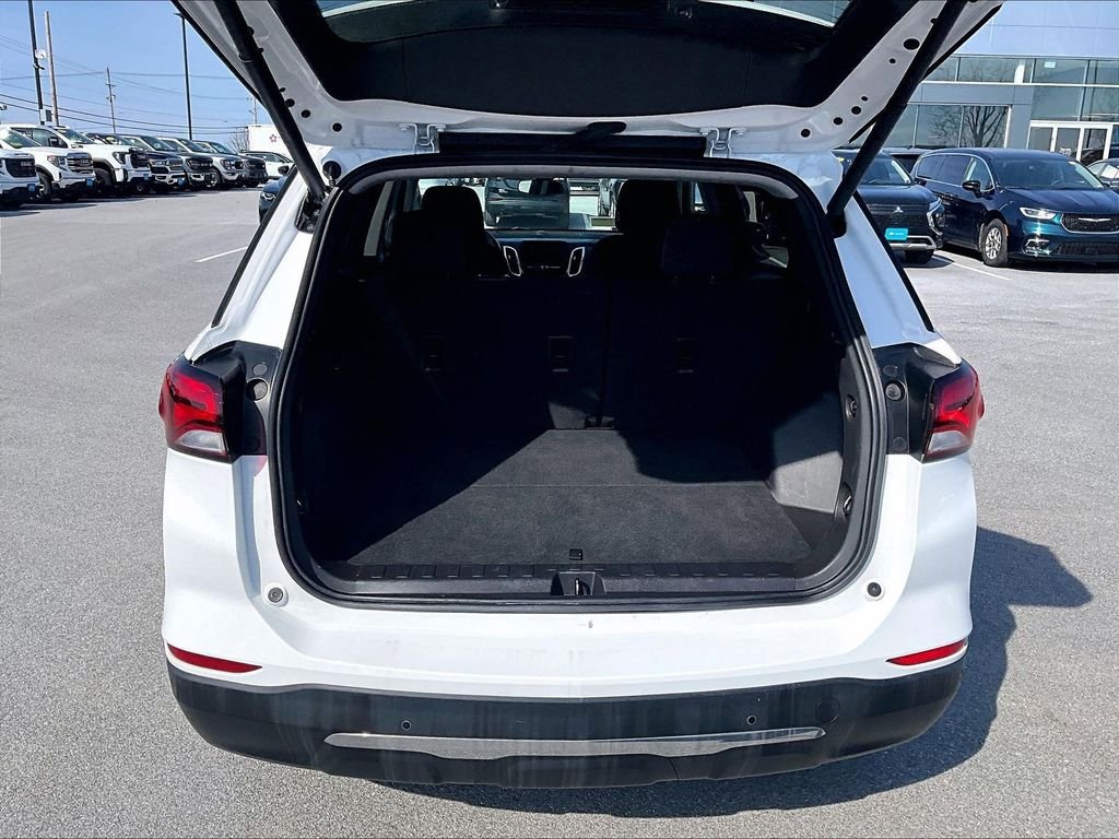 Used 2024 White Chevrolet LT image 34
