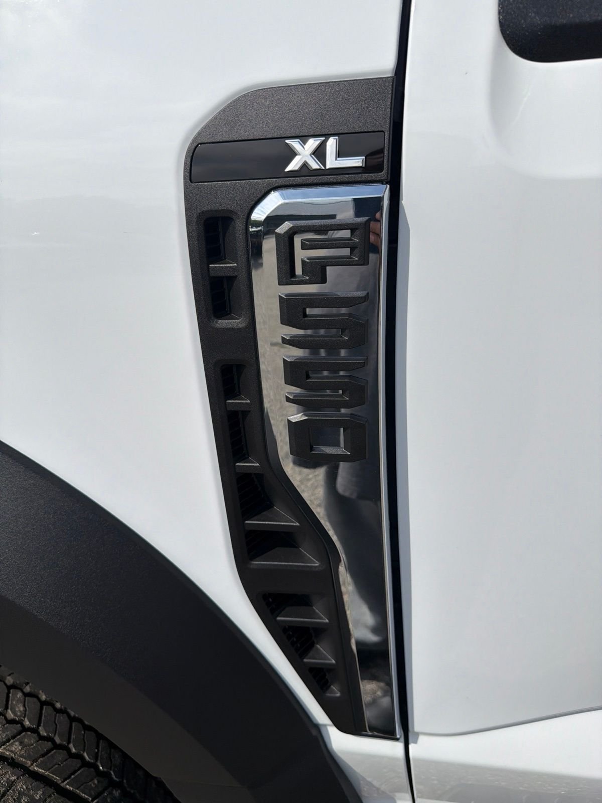 New 2026 Oxford White Ford F-550® XL image 10