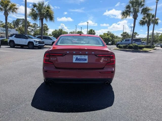 Used 2019  Volvo Momentum image 4